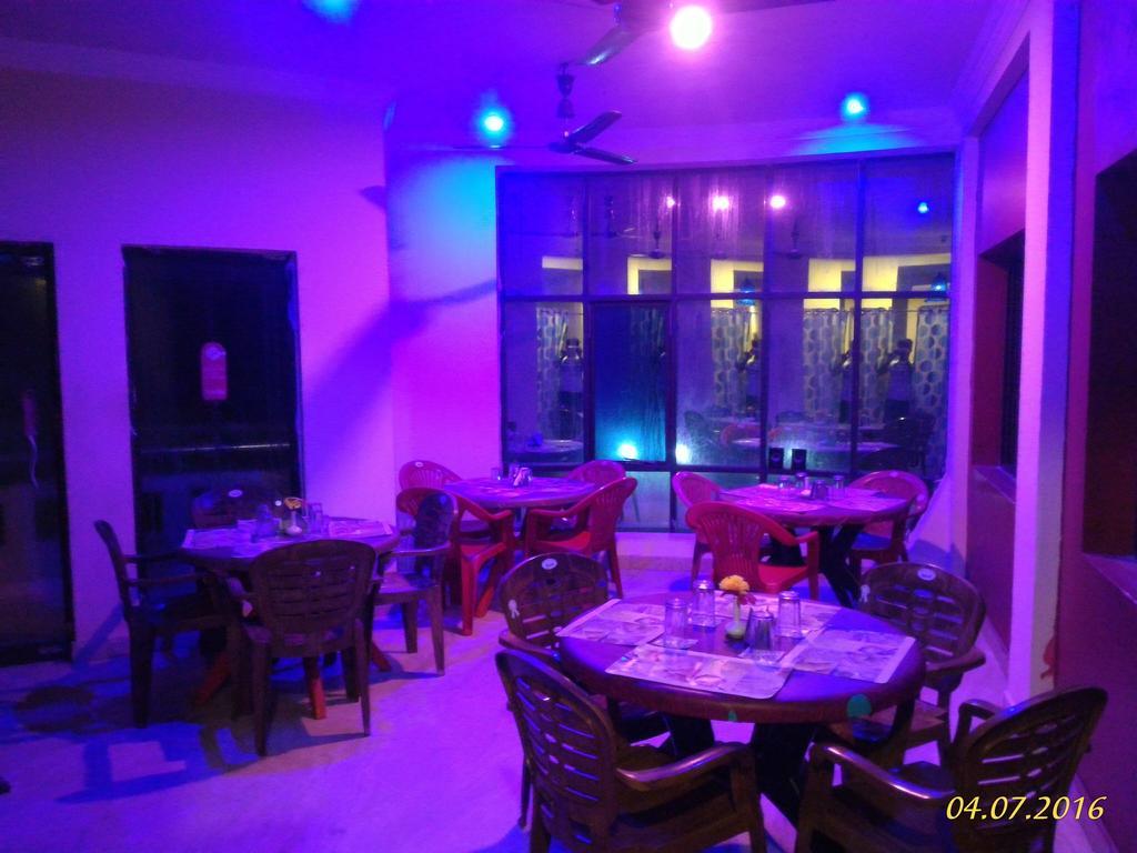 Golden Dust Hotel Puri Exterior foto