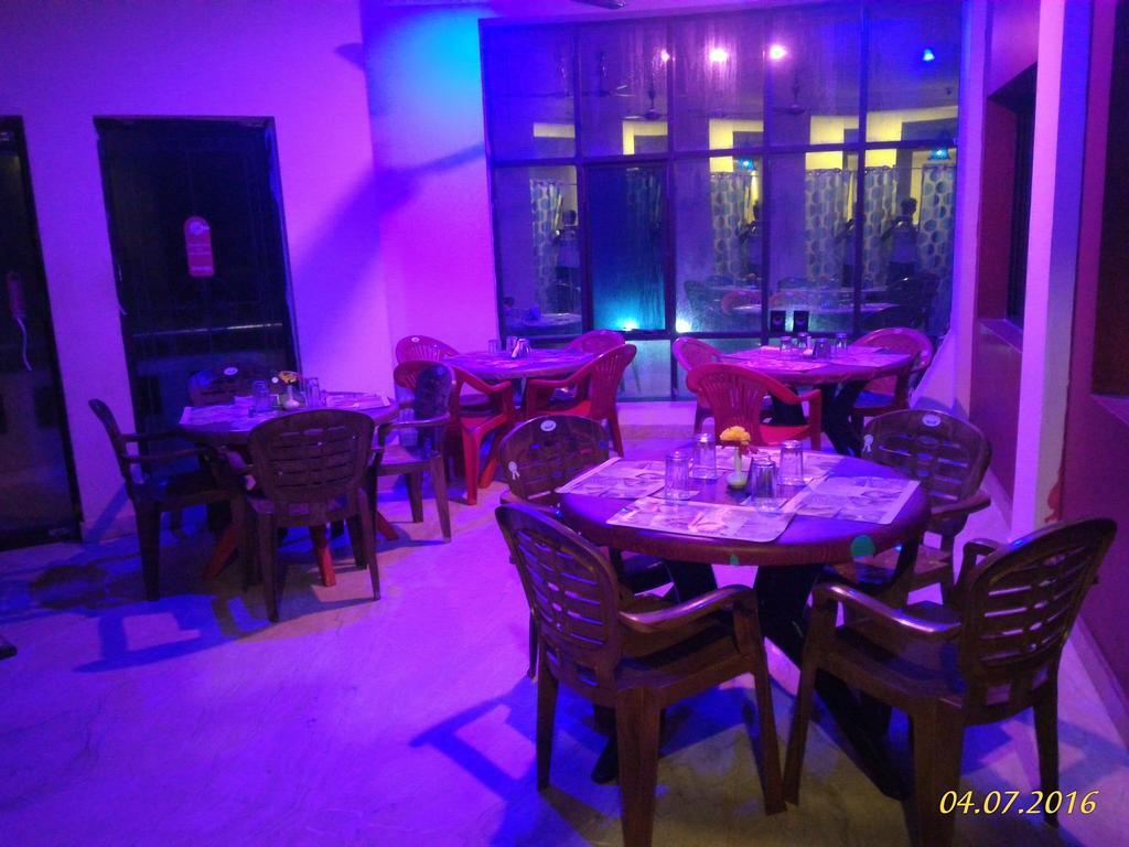 Golden Dust Hotel Puri Exterior foto