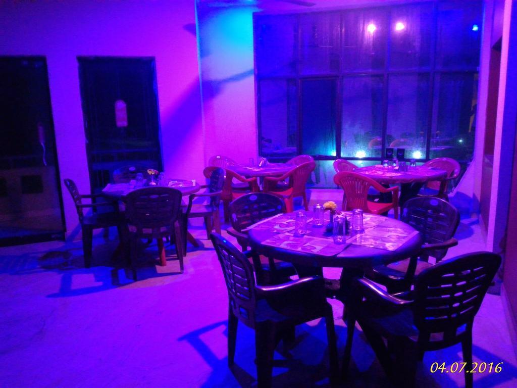 Golden Dust Hotel Puri Exterior foto