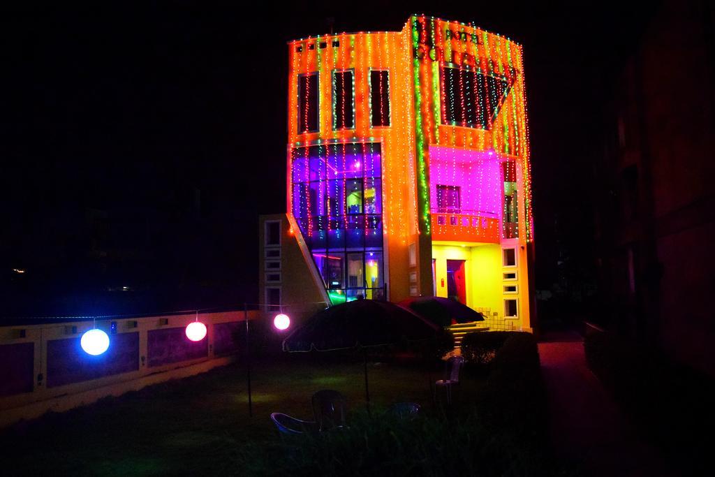 Golden Dust Hotel Puri Exterior foto